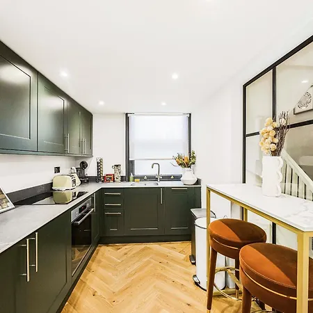 Stylish 2-Bed Townhouse In Mayfair